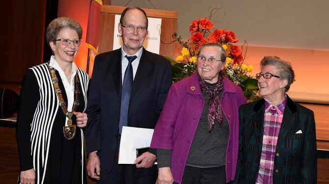 Barbara Bosch (links) ehrte mit Werner Fink, Ursula Göggelmann und Annamaria Donatoni drei besonders verdiente Bürger. Foto: PACHER