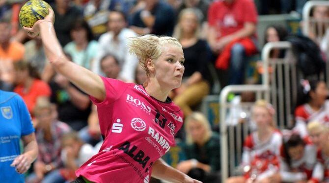 Wird ab der neuen Saison wieder das pinkfarbene Trikot der »TusSies« tragen: Shenia Minewskaja.