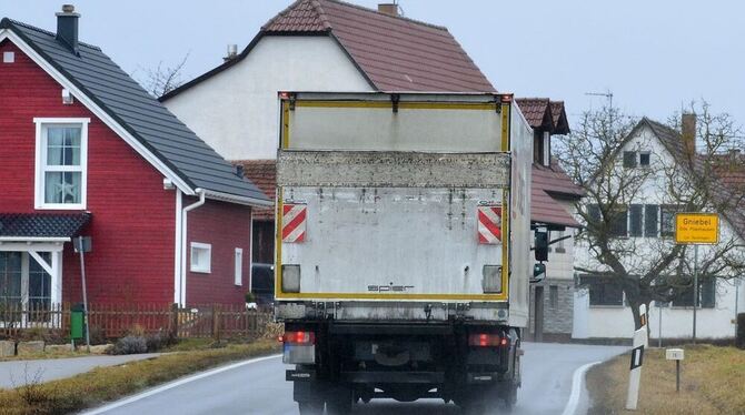 Nicht zuletzt ein erheblicher Anteil an Lastwagenverkehr hat der Kreisstraße zwischen Pliezhausen und Gniebel so zugesetzt, dass