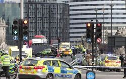 Polizisten sperren eine Straße zum britischen Parlament in London. Foto: Yui Mok