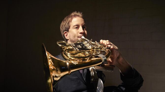 Ein Privileg, mein Hobby als Beruf ausüben zu dürfen": Felix Klieser beim Hornspiel.