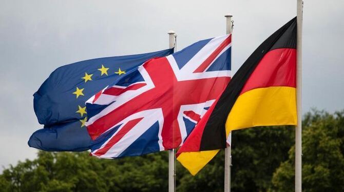 Fahnen-Trio. Großbritannien ist Deutschlands fünftgrößter Handelspartner. Foto: Gregor Fischer