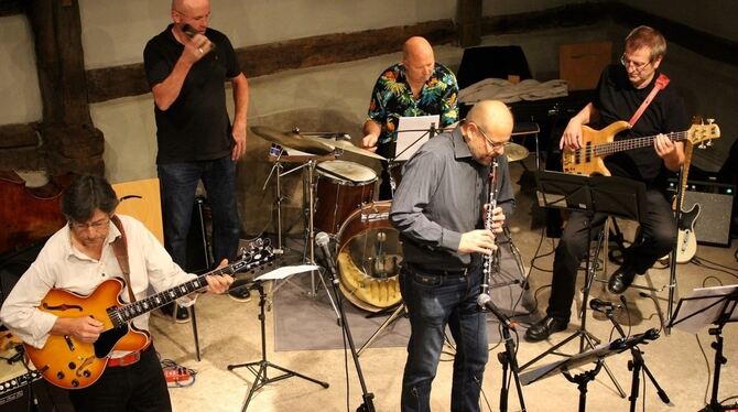 usterdingens Reservoir an exzellenten Jazzmusikern reicht für üppige Besetzungen, wie sich im Klosterhof zeigte. FOTO: SPIESS