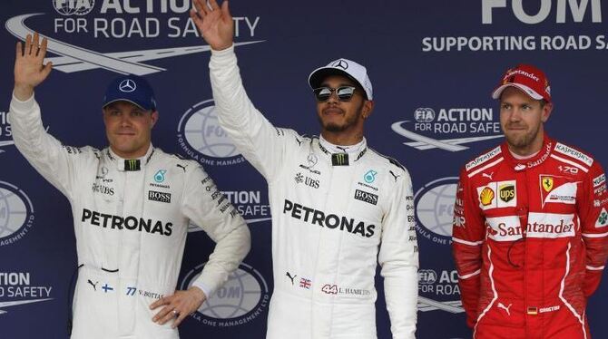 Lewis Hamilton (M), Valtteri Bottas (l) und Sebastian Vettel fuhren beim Qualifying in Suzuka die schnellsten Zeiten. Foto: E
