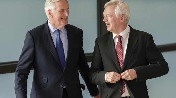 EU-Chefunterhändler Michel Barnier (l.) und der britische Chefunterhändler David Davis. Foto: Geert Vanden Wijngaert