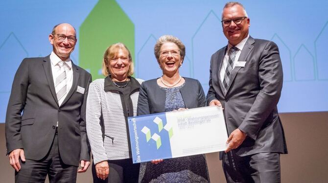 Freude bei der Schildübergabe hatten (von links) Klaus Kessler, Sigrid Feßler, Barbara Bosch und Ralf Güthert. Foto: WGR