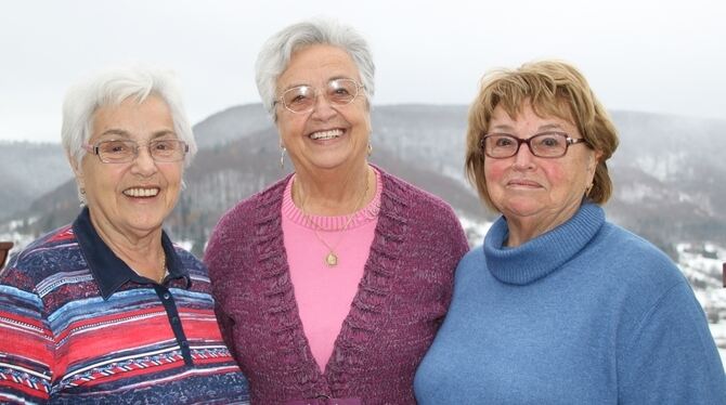 Ein Herz und eine Kehle: Die Schwestern Ursula Tscherner (links), Hilde Schur und Gertrud Minde  singen zusammen fürs Leben gern