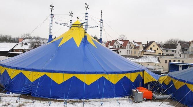 Der Reutlinger Weihnachtszirkus hat erstmals seine Zelte auf einem Privatgelände in der Tübinger Straße aufgestellt. Schon gibt'