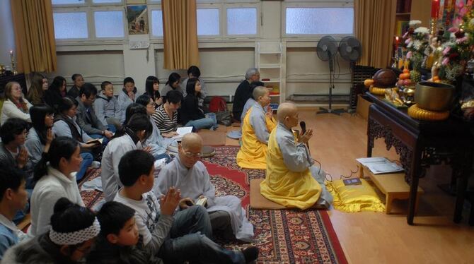 Andacht im Gebetsraum: So startet die vietnamesisch-buddhistische Gemeinschaft ins neue Jahr.
