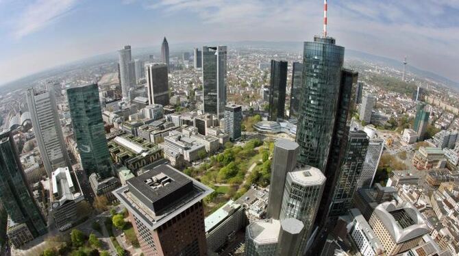 Blick über die Frankfurter Bankentürme: Europas Banken sollen einen Notfallfonds aufbauen. Foto: Boris Roessler