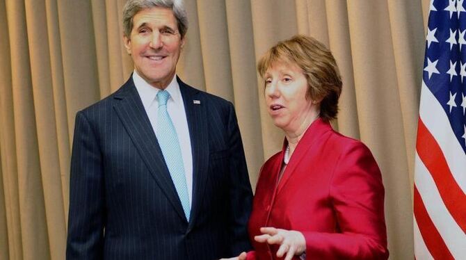 US-Außenminister John Kerry spricht mit der EU-Außenbeauftragten Catherine Ashton in Genf. Foto: Alain Grosclaude / Pool