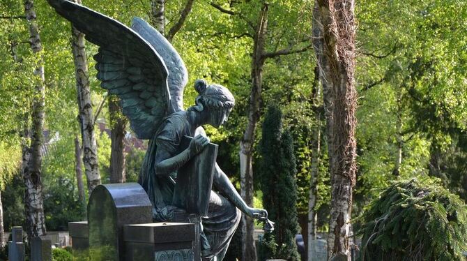 Der Pfullinger Friedhof ist das Ziel beim Auftakt der Sonntagstouren am 27. April. GEA-FOTO: SAUTTER