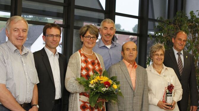 Aus dem Sonnenbühler Gemeinderat wurden sechs zum Teil lang gediente Bürgervertreter verabschiedet (von links): Helmut Lengerer,