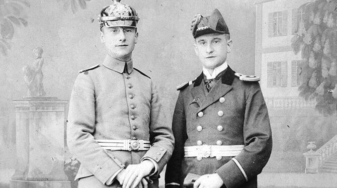 Zusammen mit seinem Bruder Hermann Wendler, der als Marineoffizier Karriere machte, ließ sich Eugen Wendler sr. (links) von dem