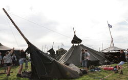 Die Zelte werden abgebaut, das Lager vorsorglich geräumt.