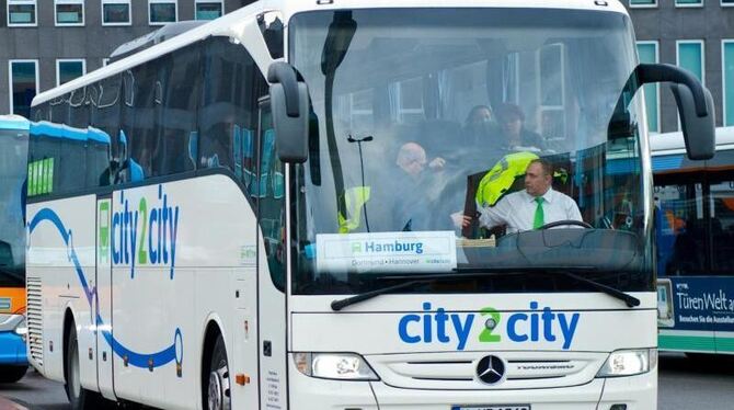 Ein Fernbus des Unternehmens City2City in Hannover. Foto: Christoph Schmidt