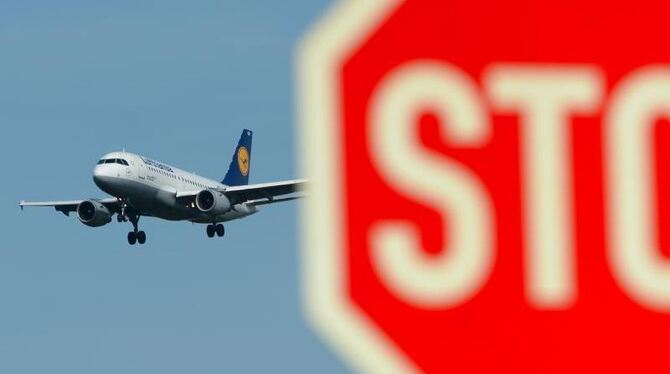 Im festgefahrenen Tarifstreit bei der Lufthansa wollen die Piloten den Druck erhöhen. Foto: Arne Dedert
