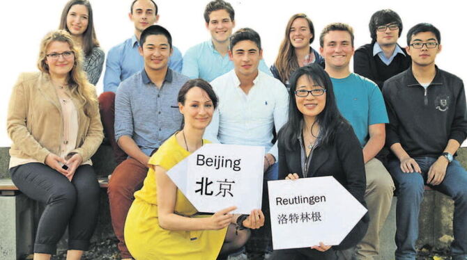 Aufbruch mit Kommilitonen: Laura Donath und Kevin Zhang (mittlere Reihe, von links), Benjamin Wasitschek und Clara Kruse (hinter