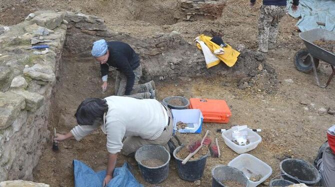 Bis zuletzt ist das Grabungs-Team mit Akribie dabei, die Relikte der frühen Besiedlung Pfullingens freizulegen und zu dokumentie