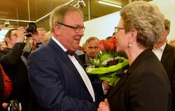 Oberbürgermeisterin Barbara Bosch gratuliert ihrem Nachfolger Thomas Keck und wünscht ihm ab seinem Amtsantritt im April »ein gu