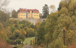 Schloss Grafeneck: Aufgrund seiner Abgeschiedenheit und des Gleisanschlusses wurde das Heim der Samariterstiftung am 14. Oktober