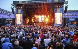 Viele Menschen gehen nach Stuttgart zu Konzerten, wie hier bei Sängerin Christina Aguilera auf dem Schlossplatz, und viele nutze