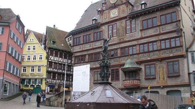Eines der Sanierungs- und Bauprojekte: das Rathaus auf dem Marktplatz.  GEA-FOTO: -JK