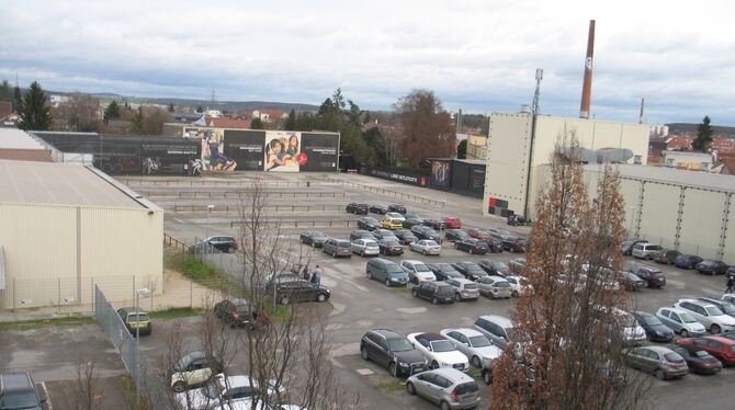 Ein Stadtteil wartet auf seine Erweckung: Die Hugo Boss AG möchte dort einen zeitgemäßen Store bauen (links), der freie Platz so