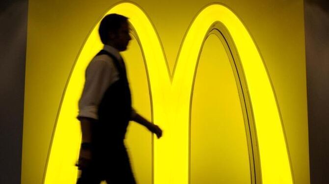 Der US-Fastfood-Konzern McDonald's gerät immer heftiger unter Druck. Foto: Angelika Warmuth