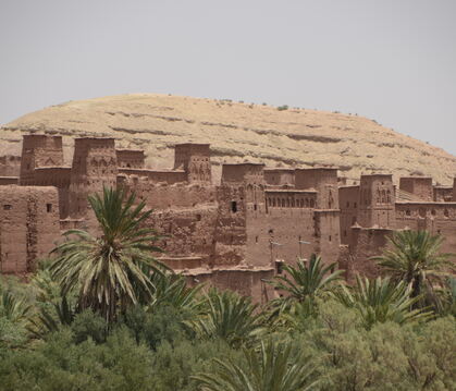  Das Berberdorf Aït-Ben-Haddou mit seinen Häusern aus Lehm und Stroh wirkt wie aus biblischen Zeiten. Immer wieder wird es als K