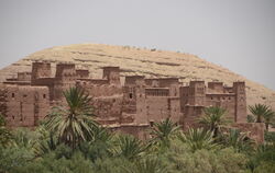  Das Berberdorf Aït-Ben-Haddou mit seinen Häusern aus Lehm und Stroh wirkt wie aus biblischen Zeiten. Immer wieder wird es als K
