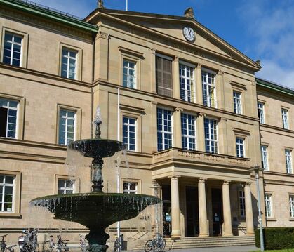 In Tübingen sprudelt nicht nur das Wasser, sondern auch der Geist. Wie hier in der Neuen Aula der Universität.