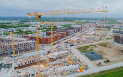 Die Zahl der Baugenehmigunen in Deutschland sinkt. Nicht überall wird so gebaut wie hier in Hannover.  FOTO: STRATENSCHULTE/DPA 