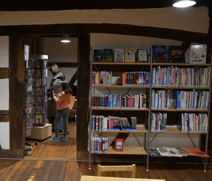 Beliebter Treffpunkt für Leseratten: Die Bücherei in Ofterdingen lockt Kinder und Erwachsene an.