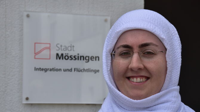 Dilek Aydin hilft Migranten in Mössingen bei Fragen zu Bildung, Arbeit und Freizeit.