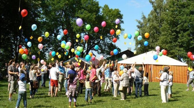 Die Vielfalt der Angebote prägt die Geschichte des CVJM Pfullingen bis heute: Sommerfest für Jung und Alt beim Freizeitheim Brön