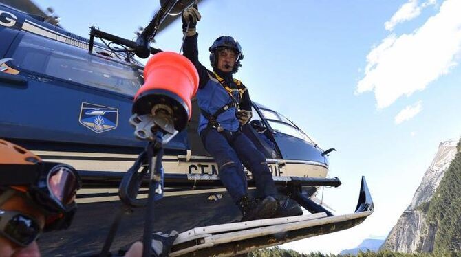 Hubschraubereinsatz am Ort der Tragödie in den französischen Alpen. Foto: Francis Pellier/Dicom/Ministere Interieur