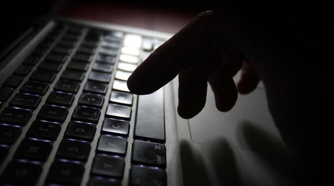 Hacker scheuen keine Mühen mehr um digitale Einbrüche vorzubereiten. Foto: Karl-Josef Hildenbrand/Symbol