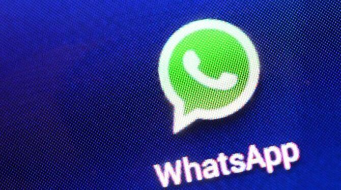 Facebook hatte WhatsApp im vergangenen Jahr für knapp 22 Milliarden Dollar gekauft. Foto: Jens Kalaene/Archiv