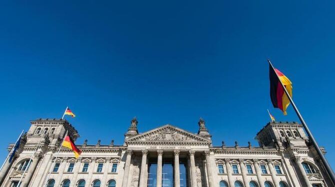 Reichstag in Berlin: Bislang unbekannte Täter haben das interne Datennetz des Deutschen Bundestags attackiert. Foto: Gregor F