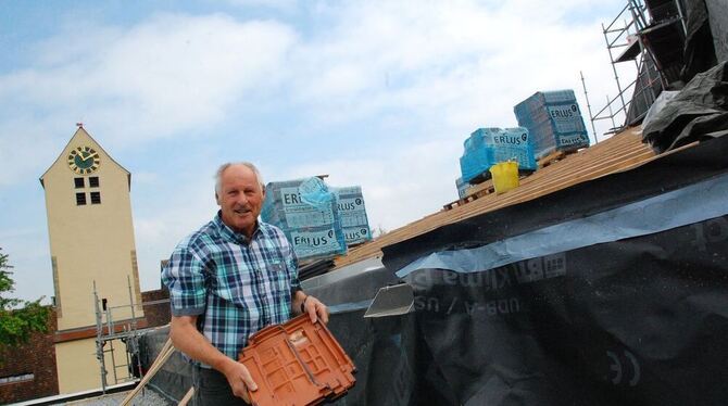 Der frühere Kirchenpfleger Gotthold Müller ist fast täglich auf der Baustelle.  FOTO: PFI