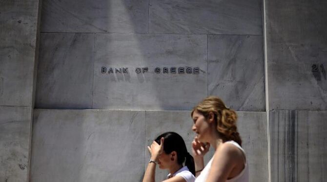Unsicherheit: In Griechenland haben die Banken geschlossen, die Menschen können nur noch Mini-Beträge abheben. Foto:Fotis Ple