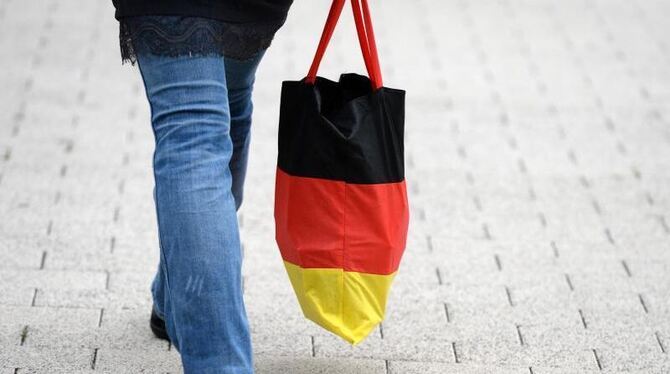 Die deutsche Konsumenten werden zunehmend ausgabefreudiger. Foto: Ralf Hirschberger