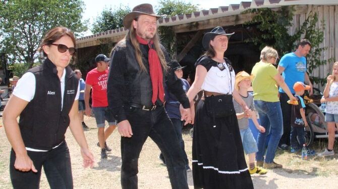 Der Dresscode ist klar: Willis Weidefest ist Treffpunkt für Westernfans aus der ganzen Region. FOTO: LEIPPERT