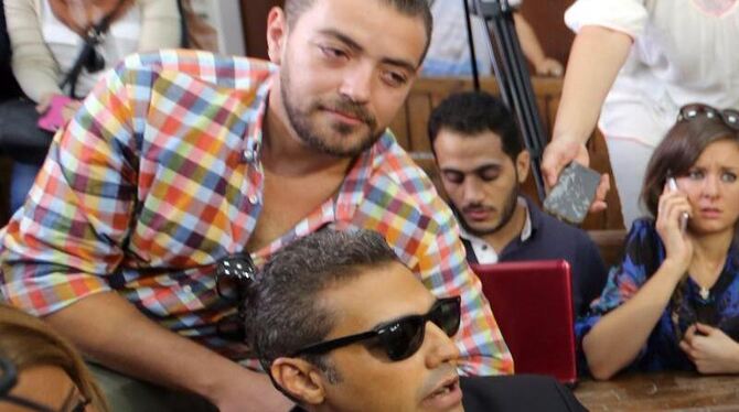 Mohammed Fahmy (unten) und Baher Mohammed müssen nach dem Urteil des Kairoer Gerichts je drei Jahre ins Gefängnis. Foto: Khal