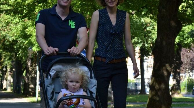 Sebastian und Jana Stolwijk mit Tochter Emma beim Spaziergang in der Planie. Hier sind sie oft und gerne, weil sie die Planie an