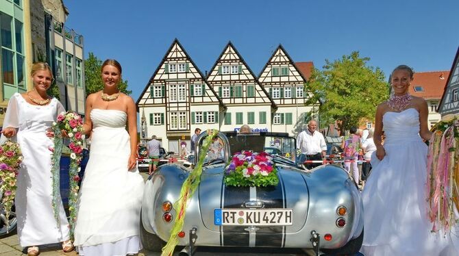 Schöne Frauen, schöne Autos, eine schöne Kulisse: Der Abschluss von Wally Kletts Hochzeitsseminar war ein Fest für die Sinne.