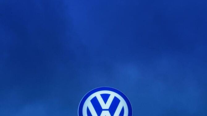 Mehr Ärger für Europas größten Autohersteller VW. In der Abgas-Affäre wird nun wegen Steuerhinterziehung ermittelt. Foto: Pet