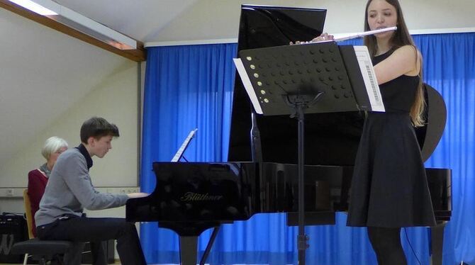 Haben sich für den Landeswettbewerb in Böblingen in der Kategorie Duo, Klavier-Holzblasinstrument, qualifiziert: Milena Roder au