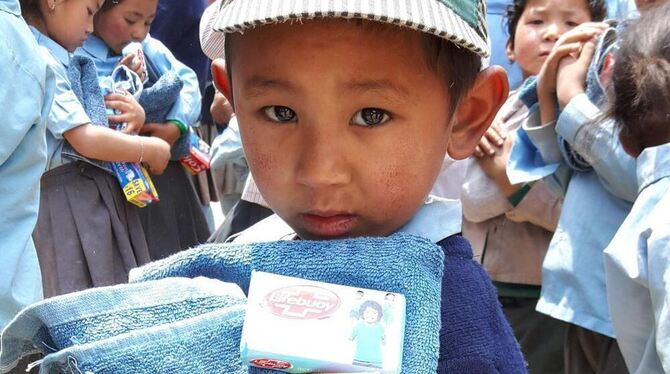 Hygiene-Projekt an sieben Schulen in der nepalesischen Region Solu: Jedes Kind erhielt von Mountain Spirit ein Handtuch, ein Sto